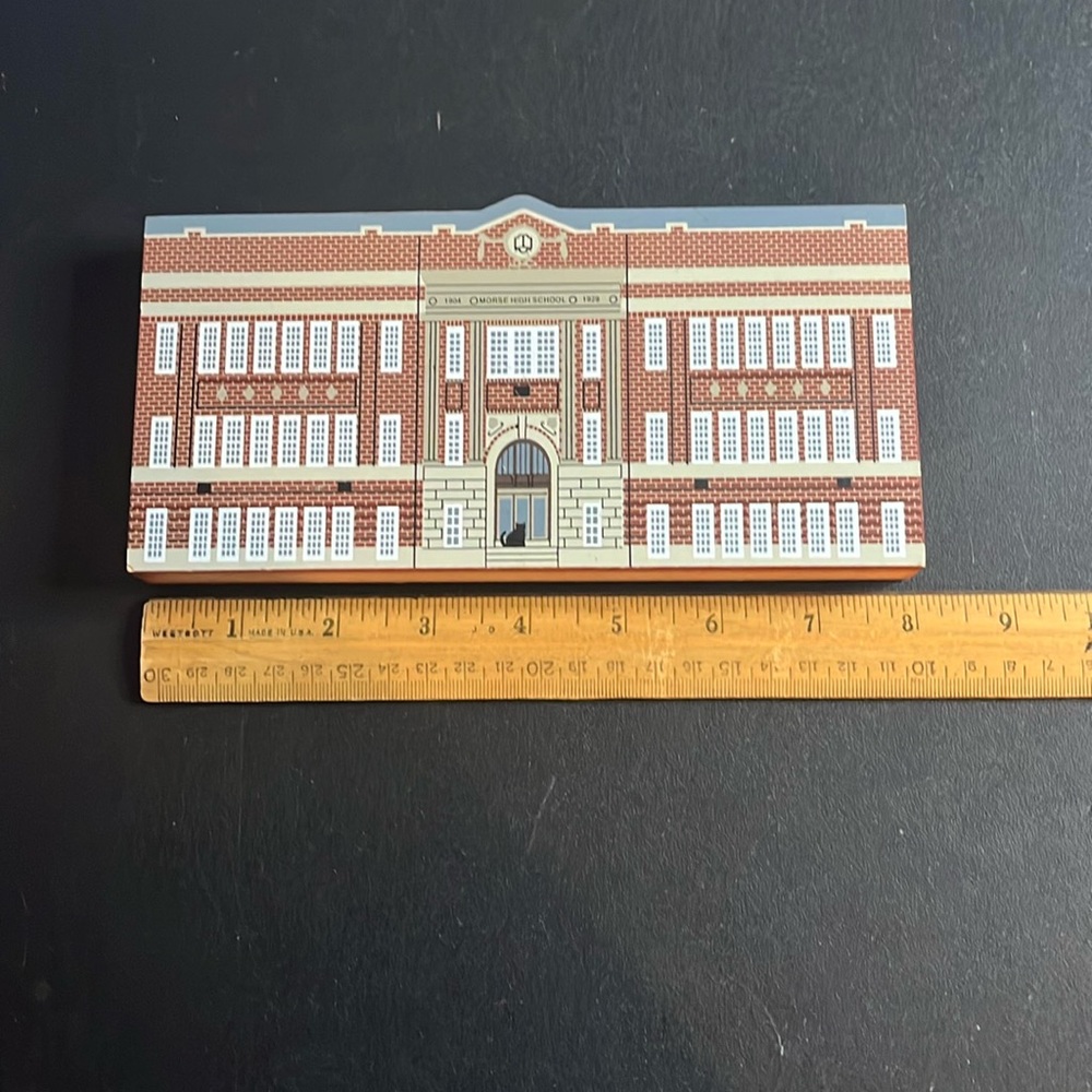 Cat's Meow 1996 Morse High School Bath Maine Shelf Sitter